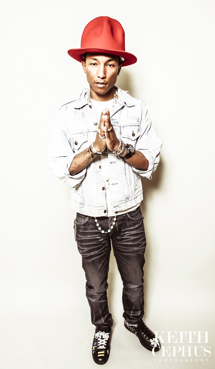 Pharrell Williams Wins Best Male R&B Artist at BET Awards!