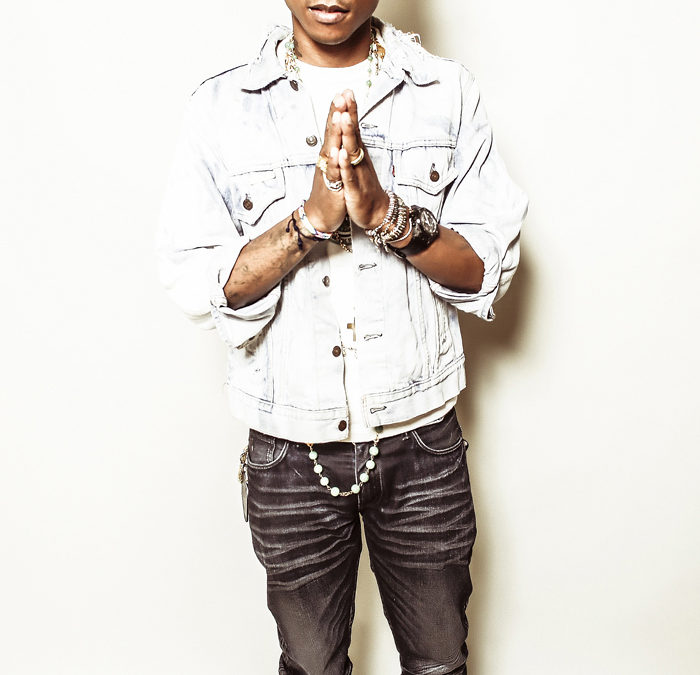 Pharrell Williams Wins Best Male R&B Artist at BET Awards!